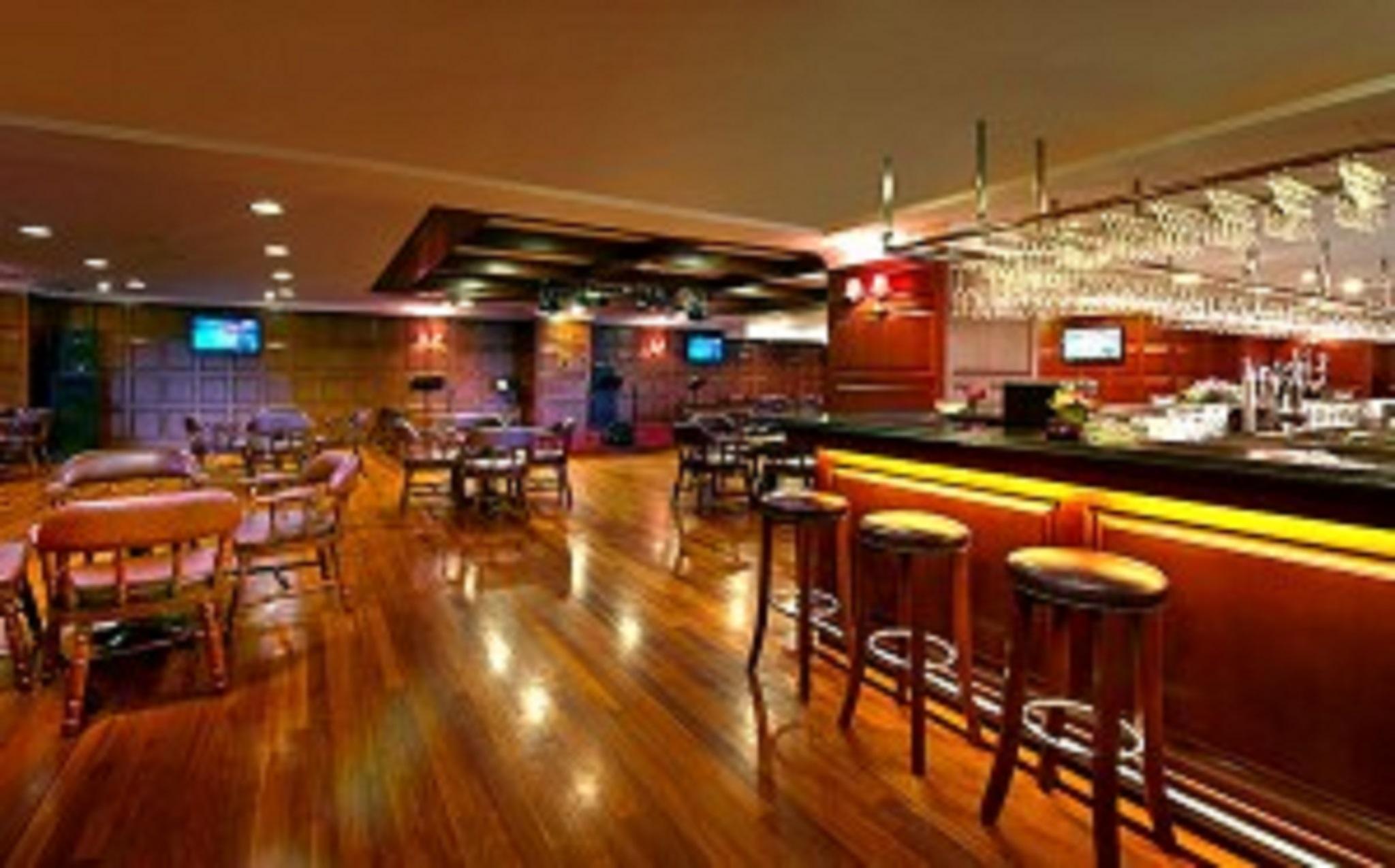 Royale Chulan Damansara Hotel Petaling Jaya Exterior photo The bar at the lounge