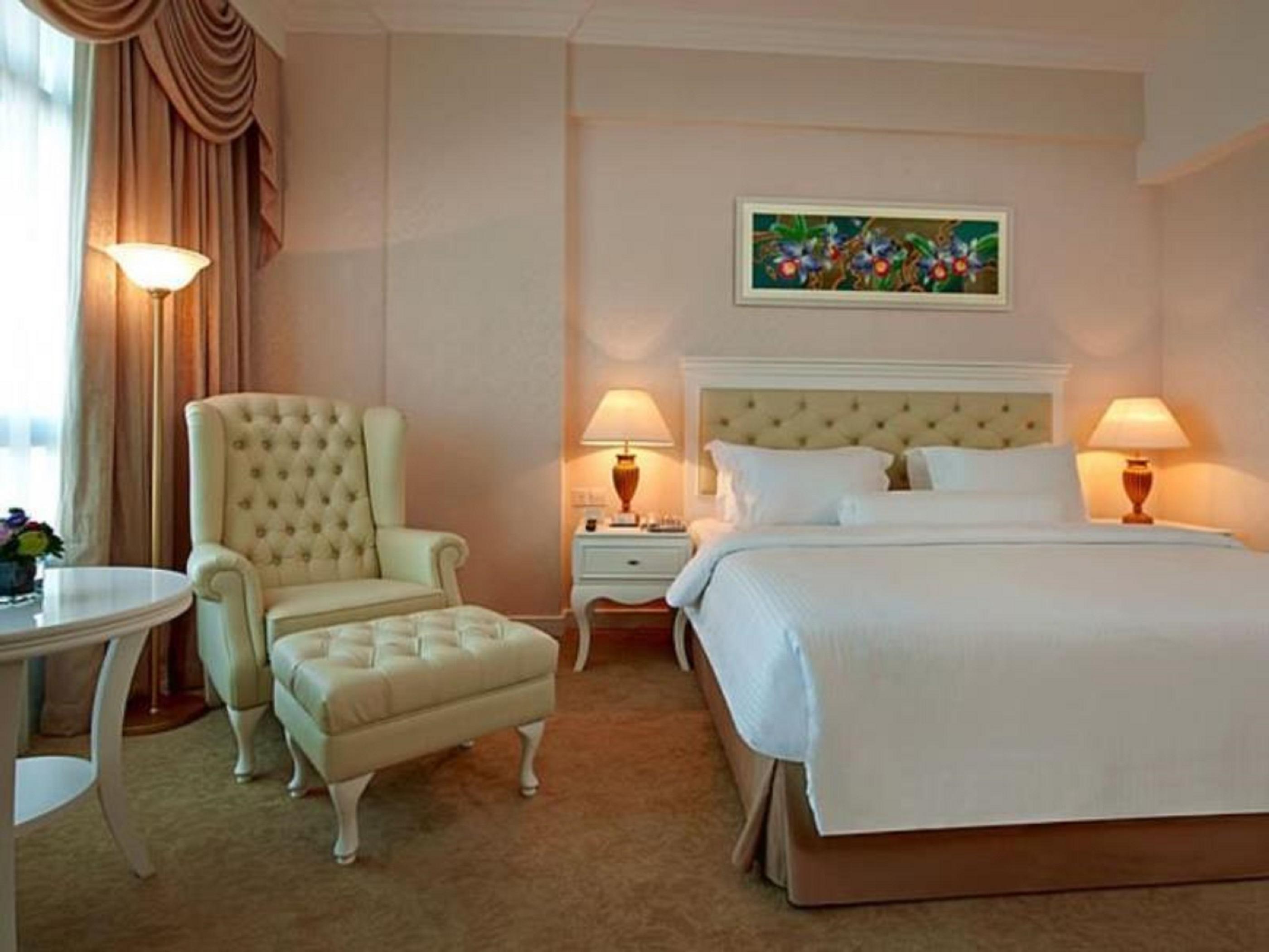 Royale Chulan Damansara Hotel Petaling Jaya Exterior photo A room at the hotel