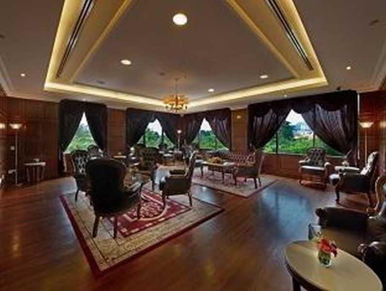 Royale Chulan Damansara Hotel Petaling Jaya Exterior photo The Club Lounge at KLIA