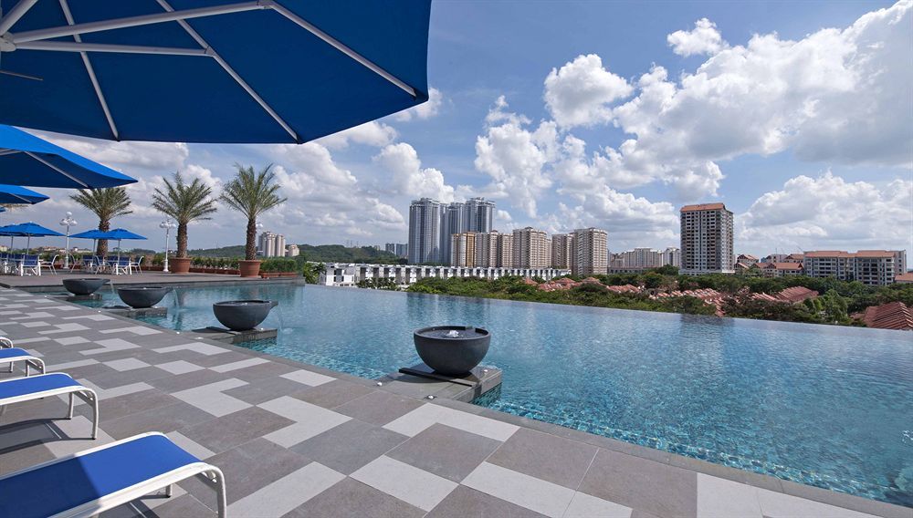 Royale Chulan Damansara Hotel Petaling Jaya Exterior photo Infinity Pool