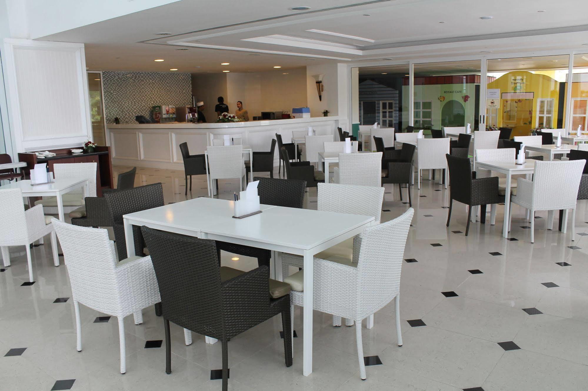 Royale Chulan Damansara Hotel Petaling Jaya Exterior photo The cafeteria