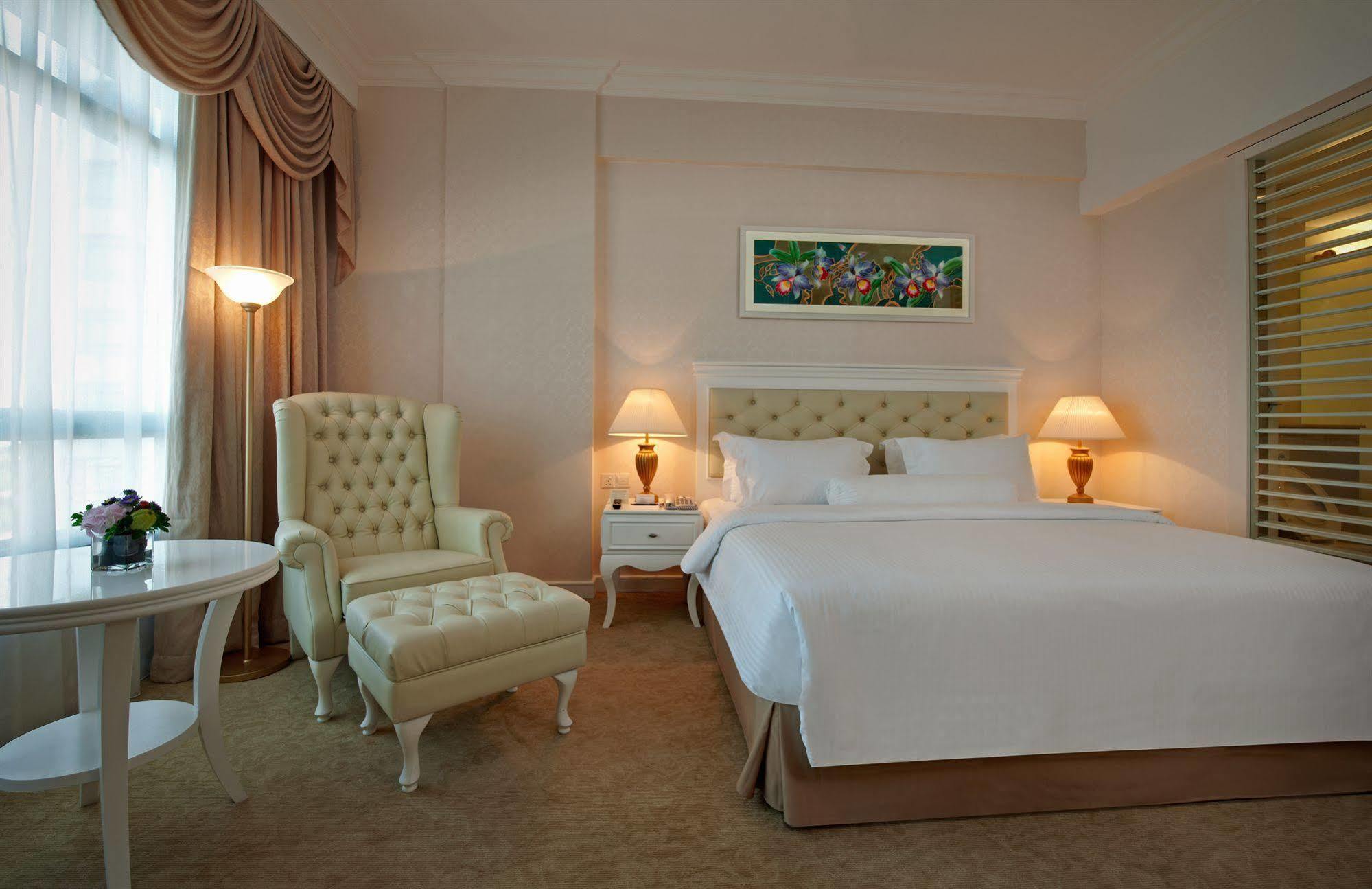 Royale Chulan Damansara Hotel Petaling Jaya Exterior photo
