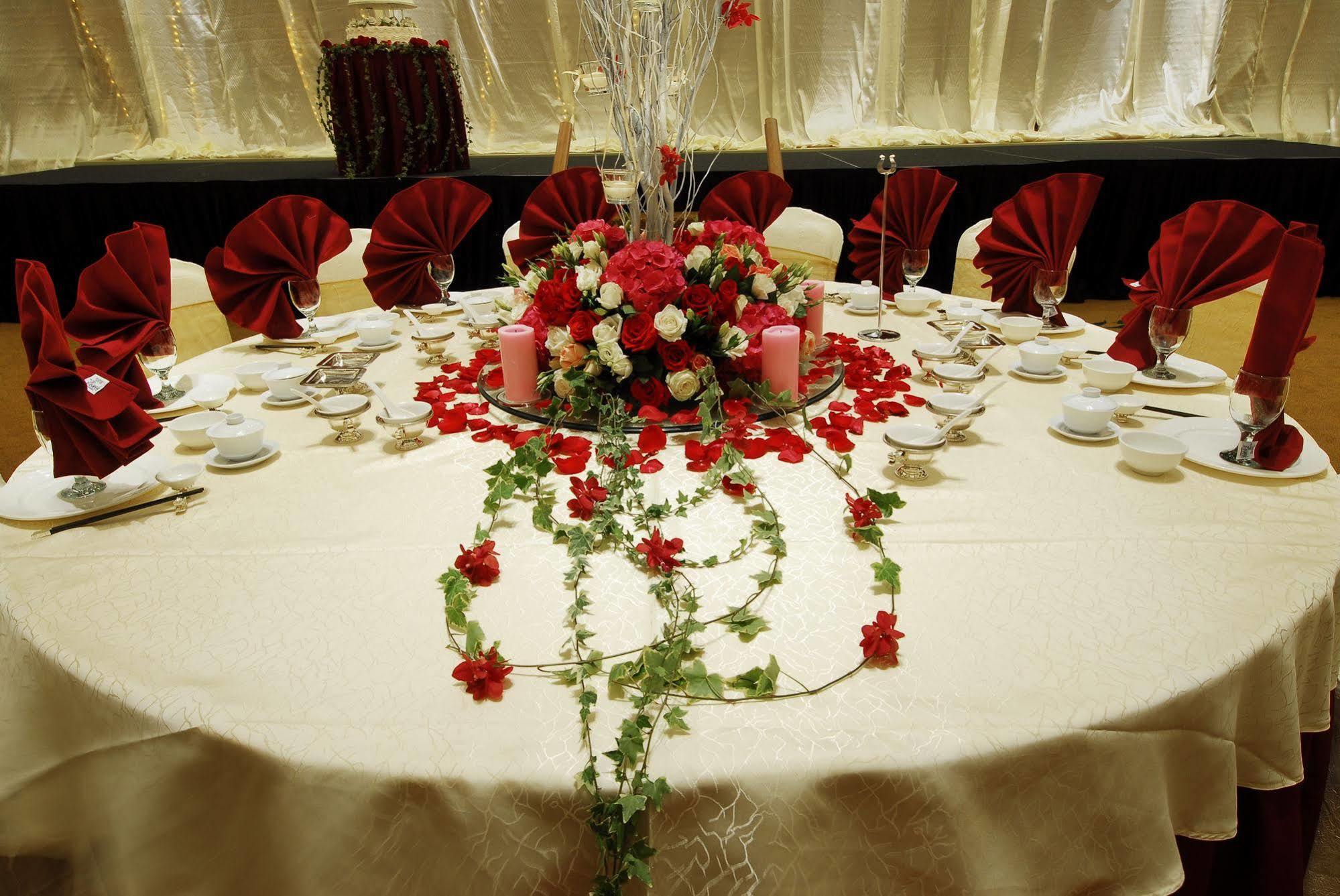 Royale Chulan Damansara Hotel Petaling Jaya Exterior photo A table decorated for a wedding reception