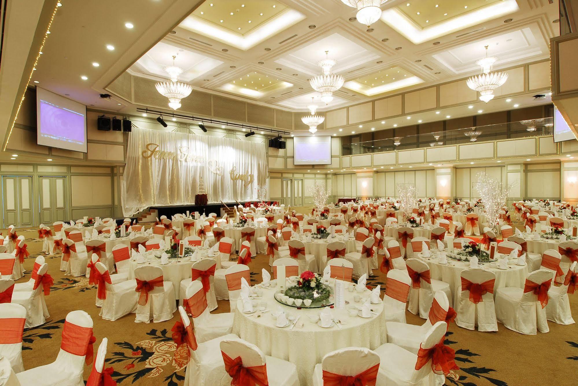 Royale Chulan Damansara Hotel Petaling Jaya Exterior photo A wedding reception