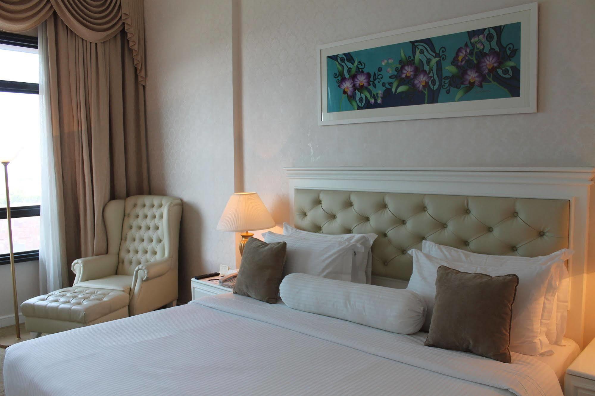 Royale Chulan Damansara Hotel Petaling Jaya Exterior photo Deluxe Room