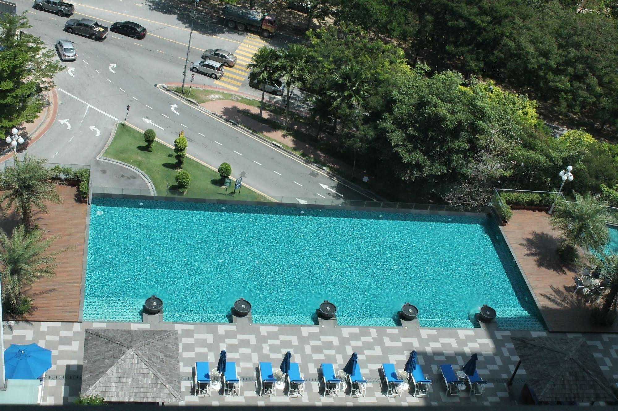 Royale Chulan Damansara Hotel Petaling Jaya Exterior photo The pool at the Shangri-La Kuala Lumpur
